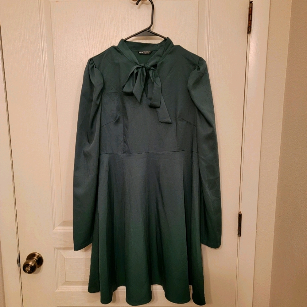 NWPT Tie Neck Long Sleeved Midi Dress